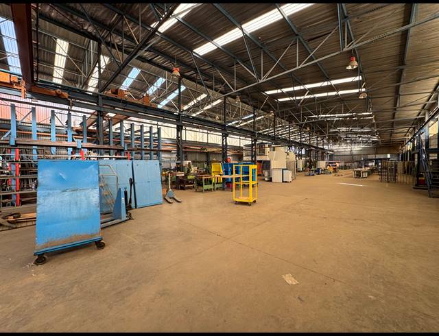 4,450M² WAREHOUSE FOR SALE IN DEVLAND